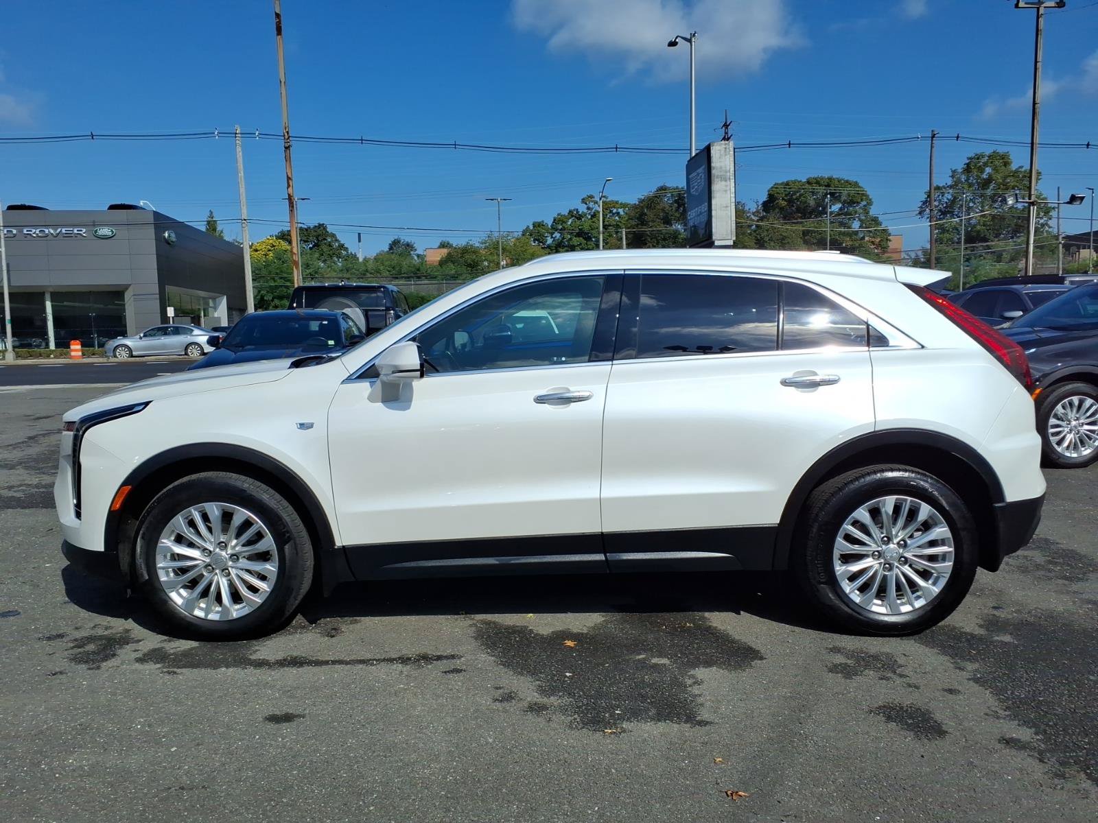 Certified 2024 Cadillac XT4 Luxury w/ Cold Weather Package AWD/4WD image 7