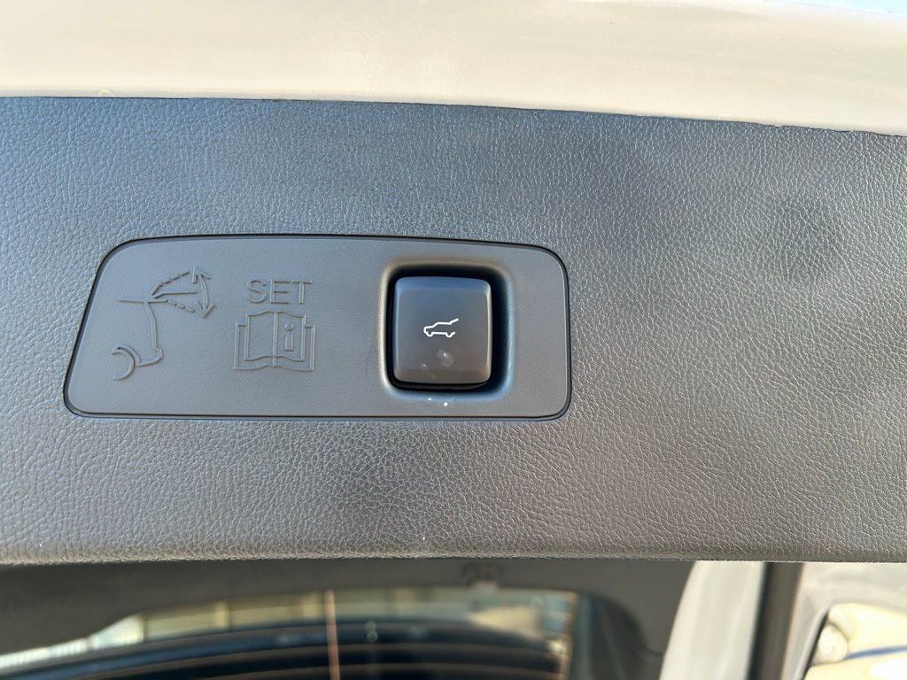 Used 2025 Lincoln Corsair Reserve w/ Equipment Group 202A image 9