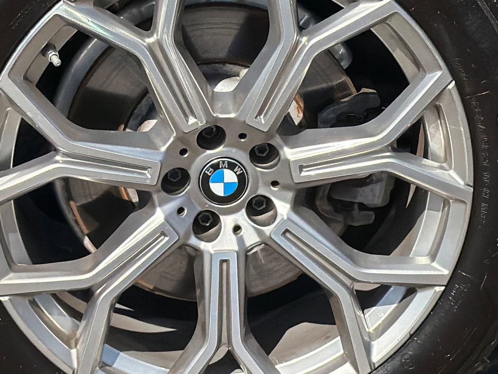 Used 2022 BMW X7 xDrive40i w/ Premium Package image 6