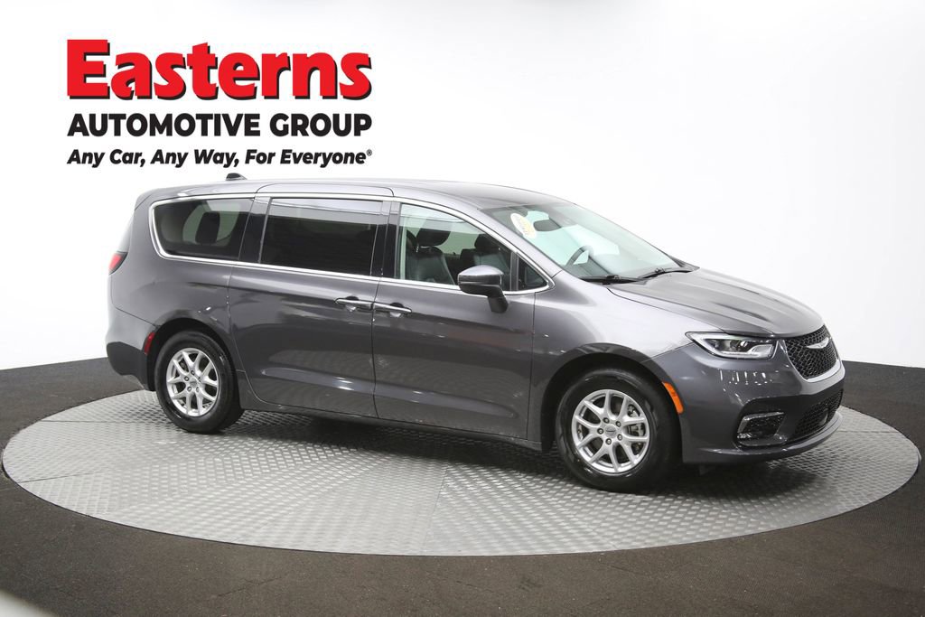 Used 2023 Chrysler Pacifica Touring-L FWD image 50