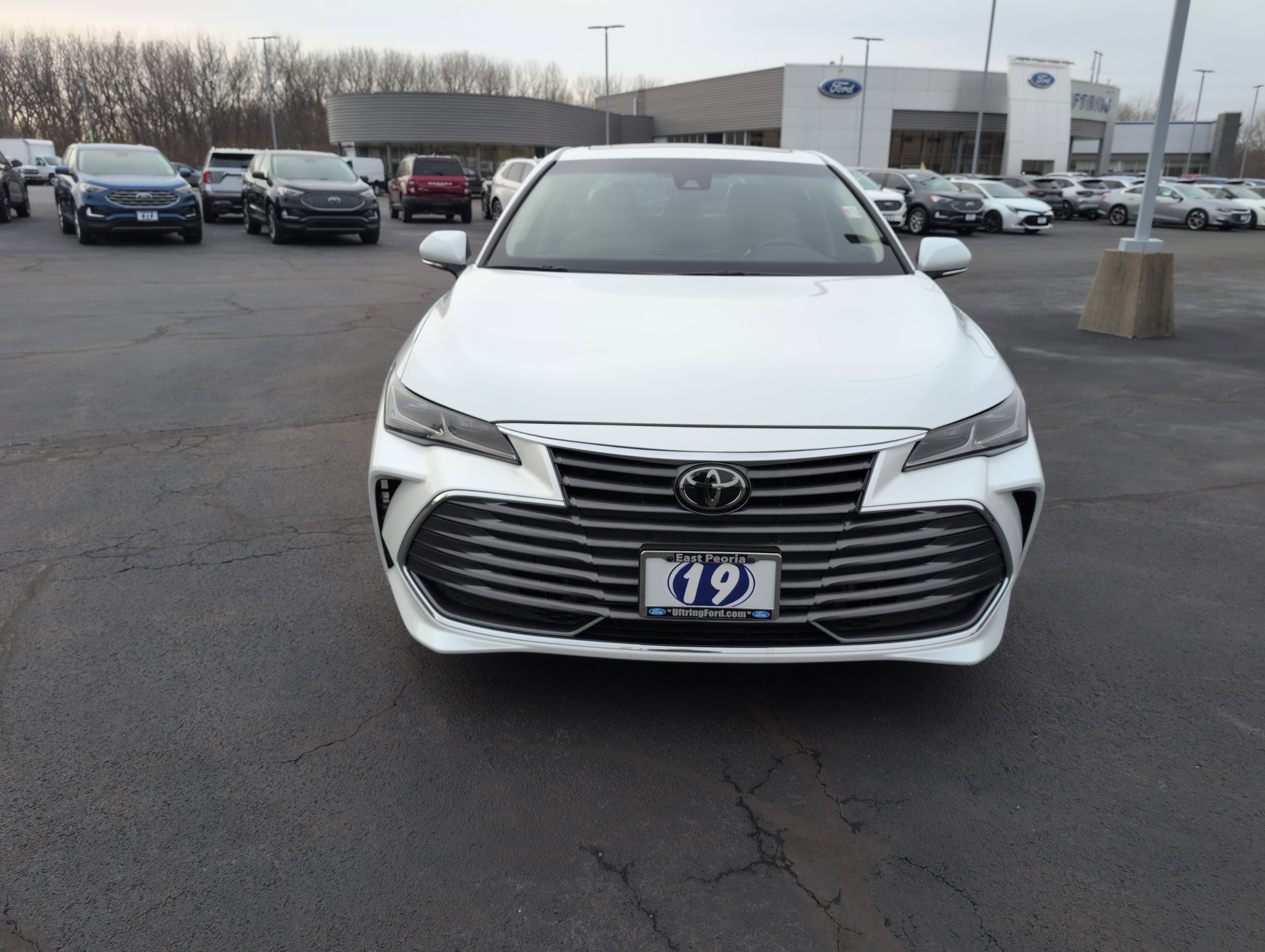Used 2019 Toyota Avalon Limited image 8