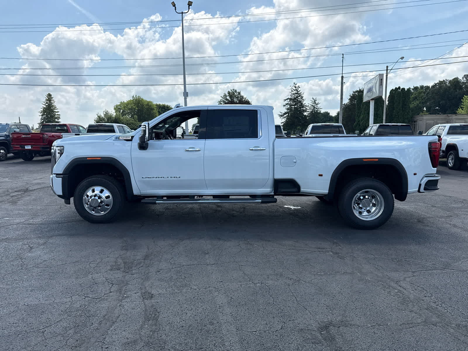 New 2026 GMC Sierra 3500 Denali w/ Technology Package AWD/4WD image 2