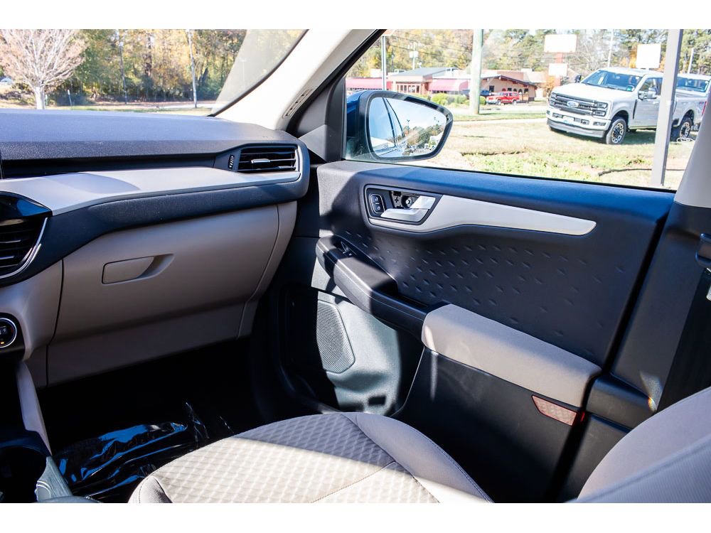 Used 2020 Ford Escape SE image 16