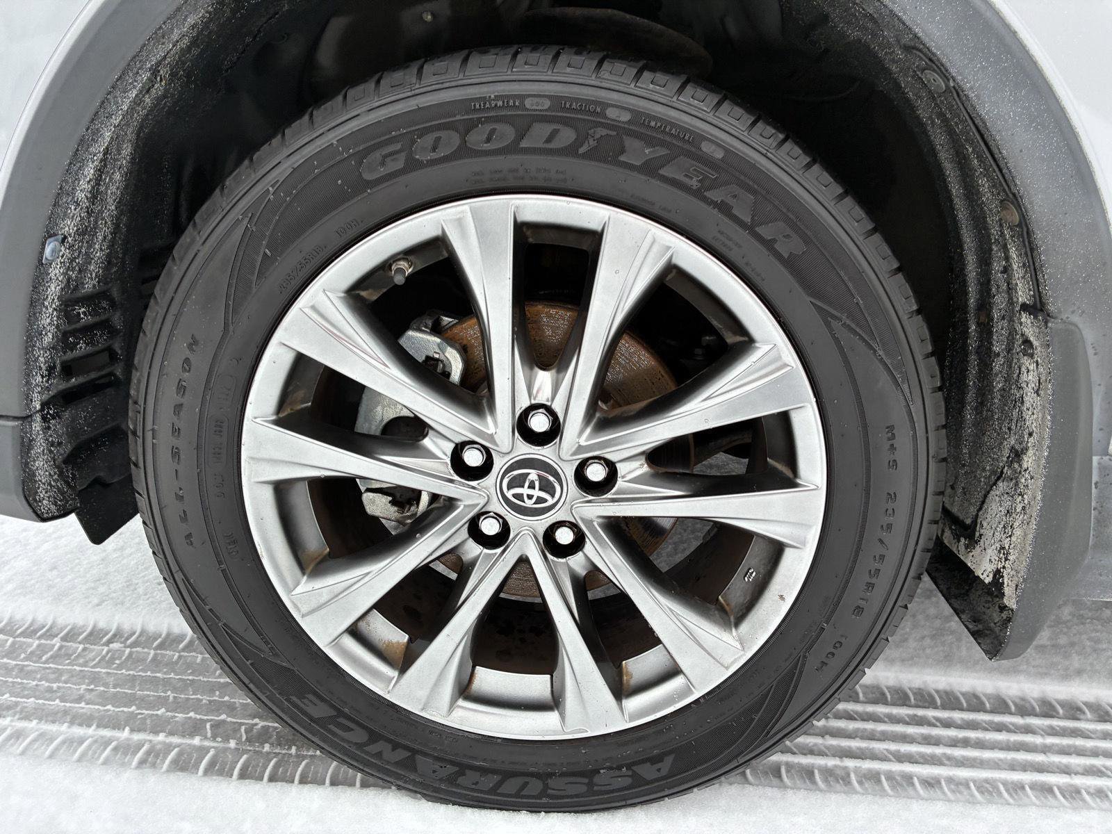 Used 2018 Toyota RAV4 Limited image 16