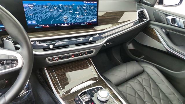 Used 2024 BMW X7 xDrive40i w/ M Sport Package image 48