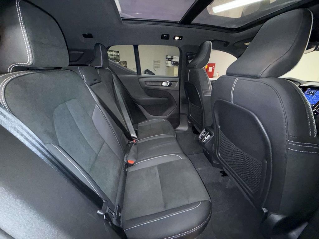 Used 2023 Volvo XC40 B5 Plus w/ Climate Package image 16
