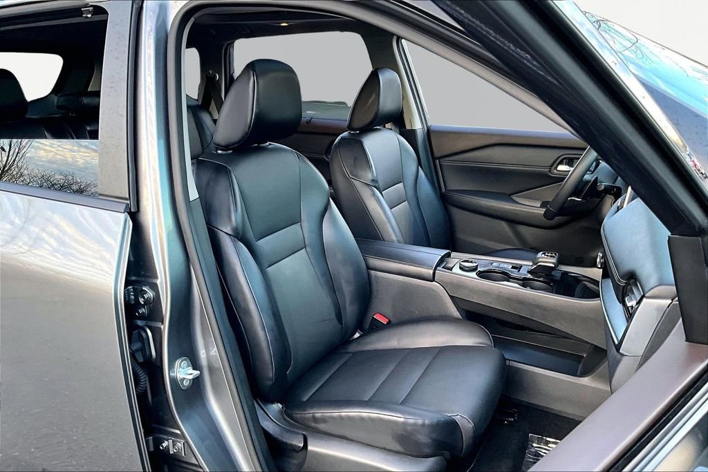 Used 2022 Nissan Rogue SV w/ SV Premium Package image 22