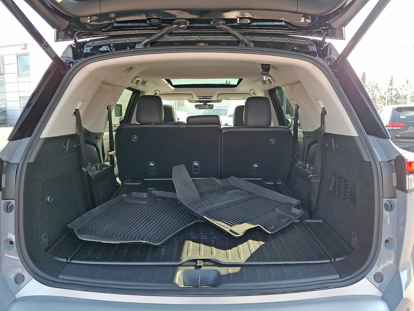 Certified 2025 Nissan Pathfinder Platinum w/ Cargo Package image 28