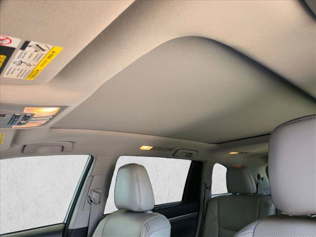 Used 2017 Toyota Highlander Limited Platinum FWD image 11