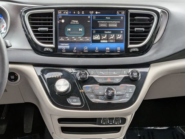 Used 2023 Chrysler Pacifica Touring-L FWD image 28