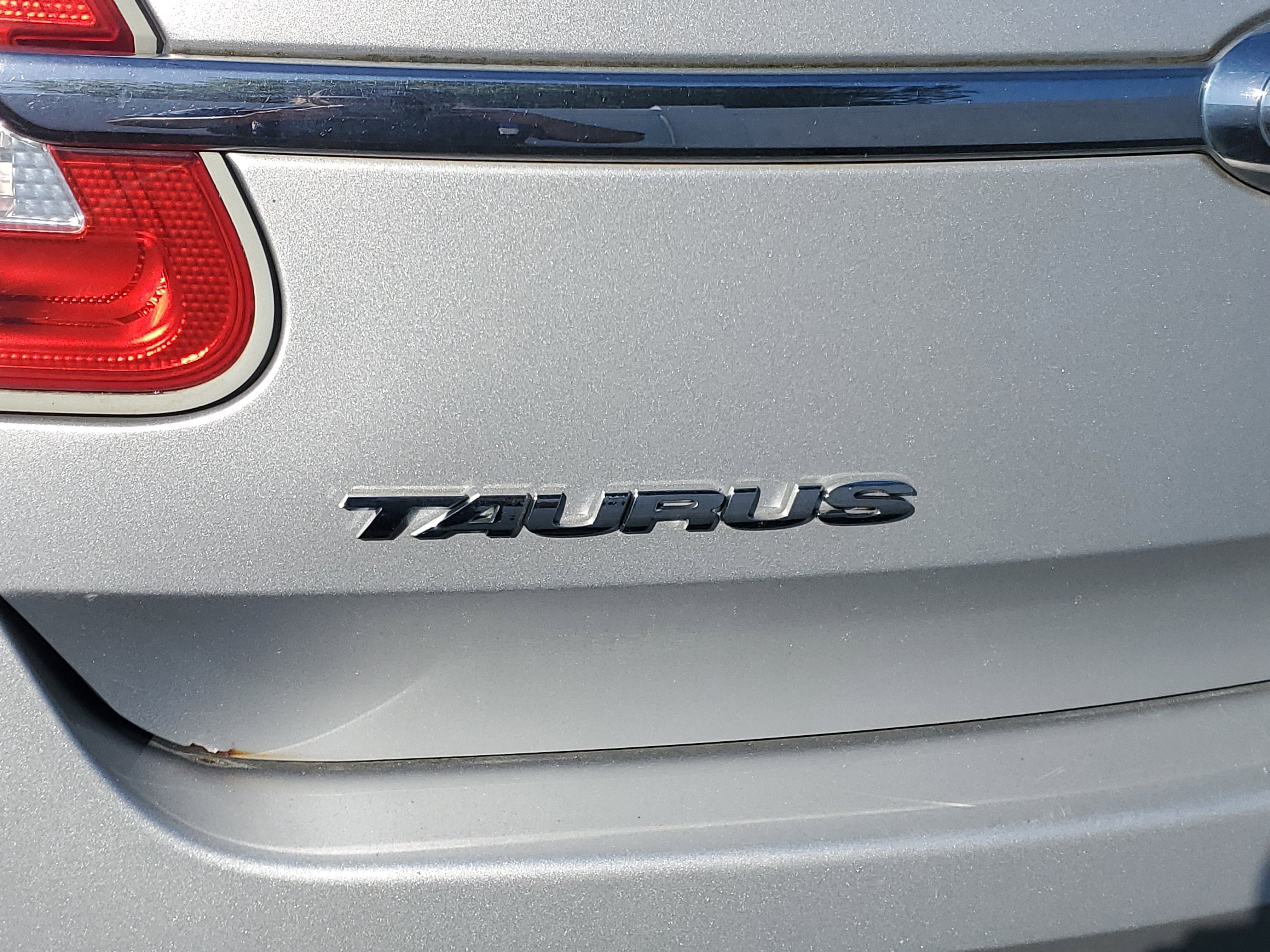 Used 2011 Ford Taurus Limited w/ 303A Rapid Spec Order Code FWD image 9