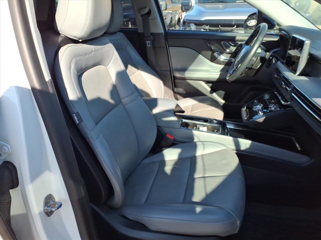 Used 2022 Lincoln Corsair AWD w/ Premium Package image 9