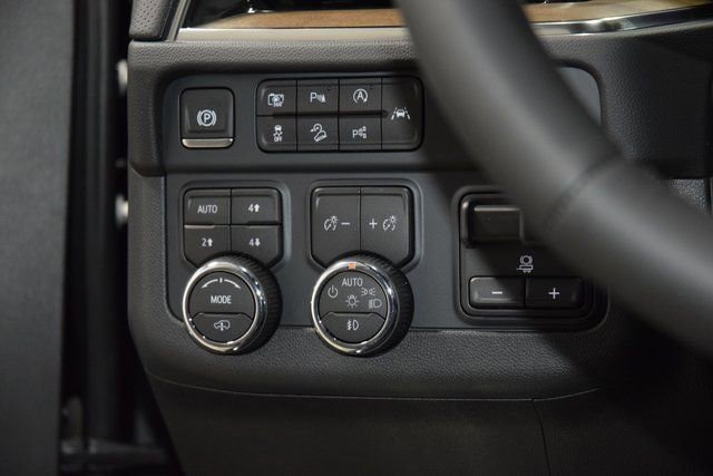New 2026 Chevrolet Suburban High Country AWD/4WD image 36
