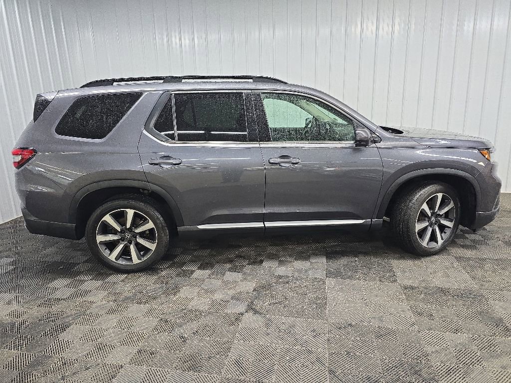 Used 2023 Honda Pilot Touring image 2
