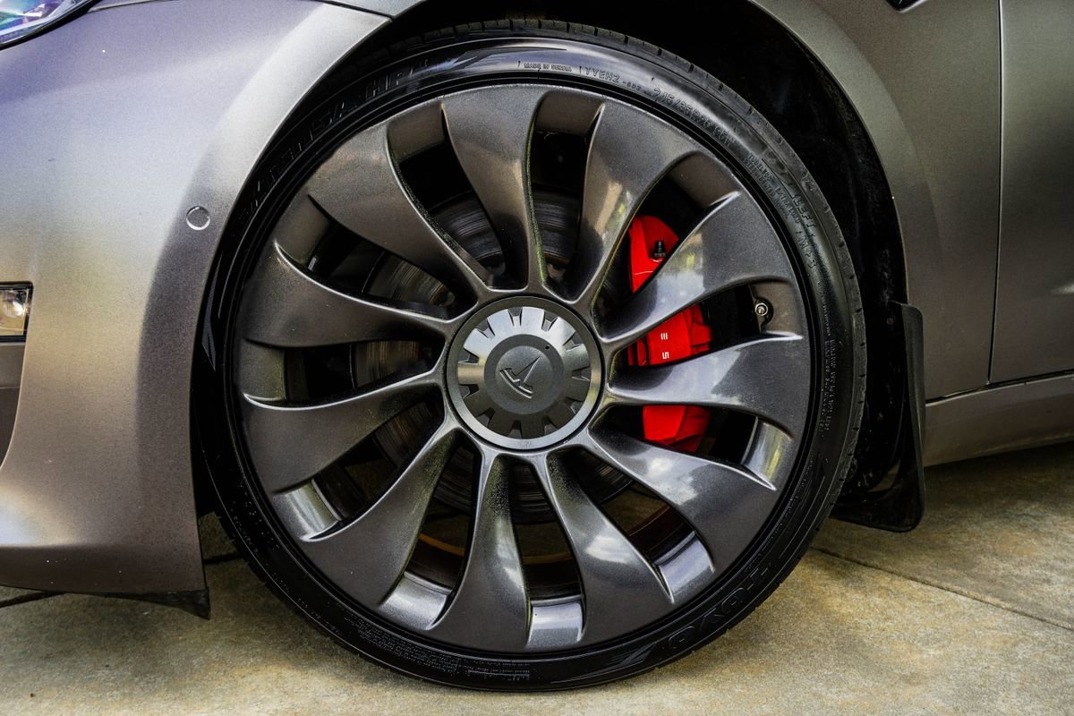 Used 2021 Tesla Model 3 Performance image 2