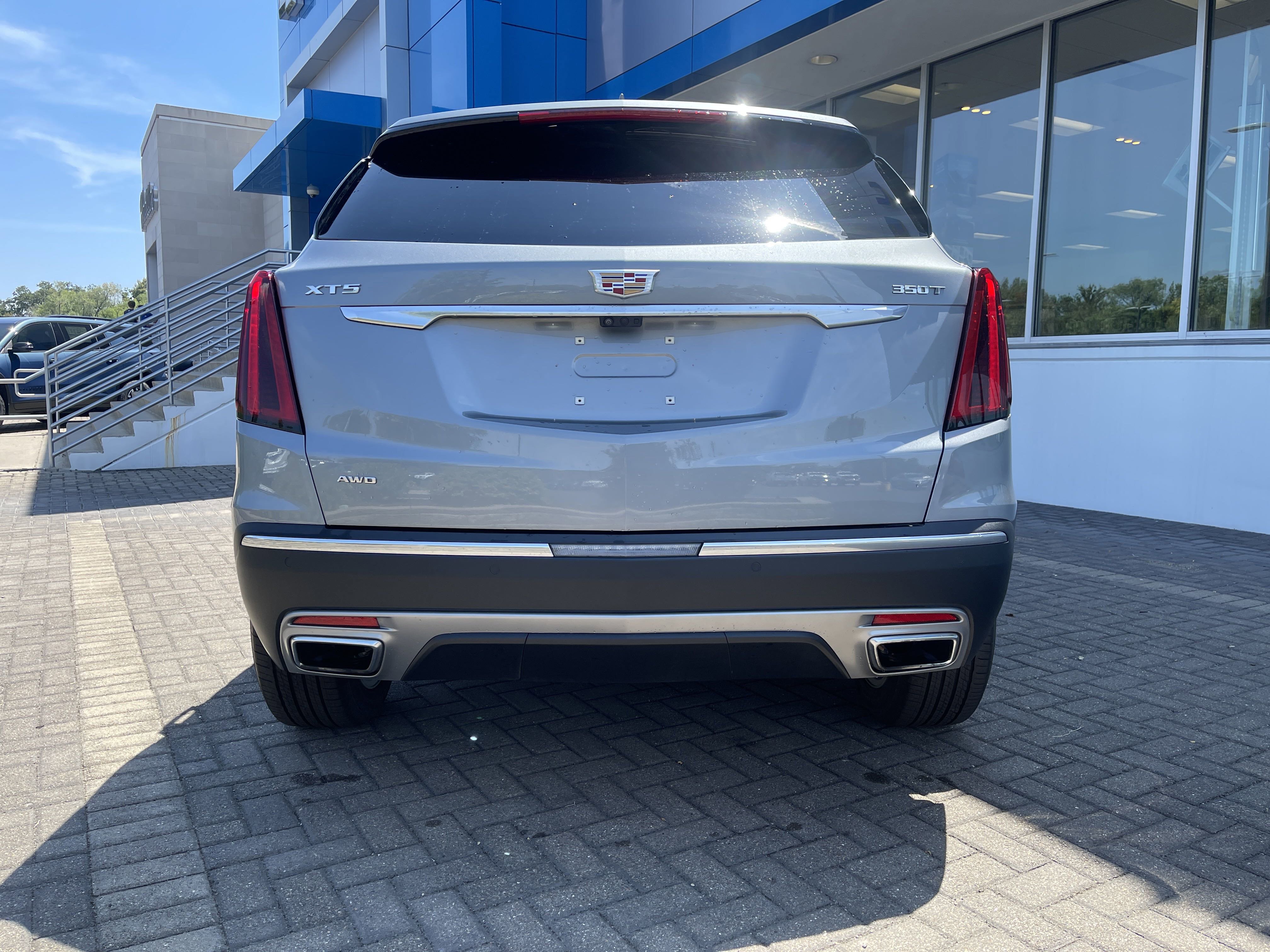 Used 2025 Cadillac XT5 Premium Luxury w/ Technology Package image 4