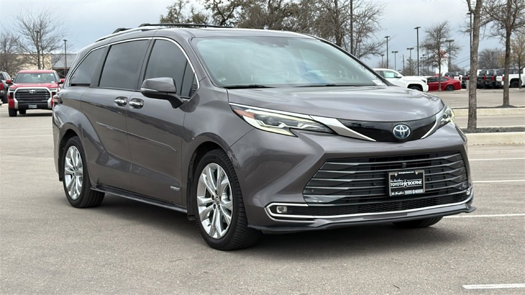 Used 2021 Toyota Sienna Platinum image 3