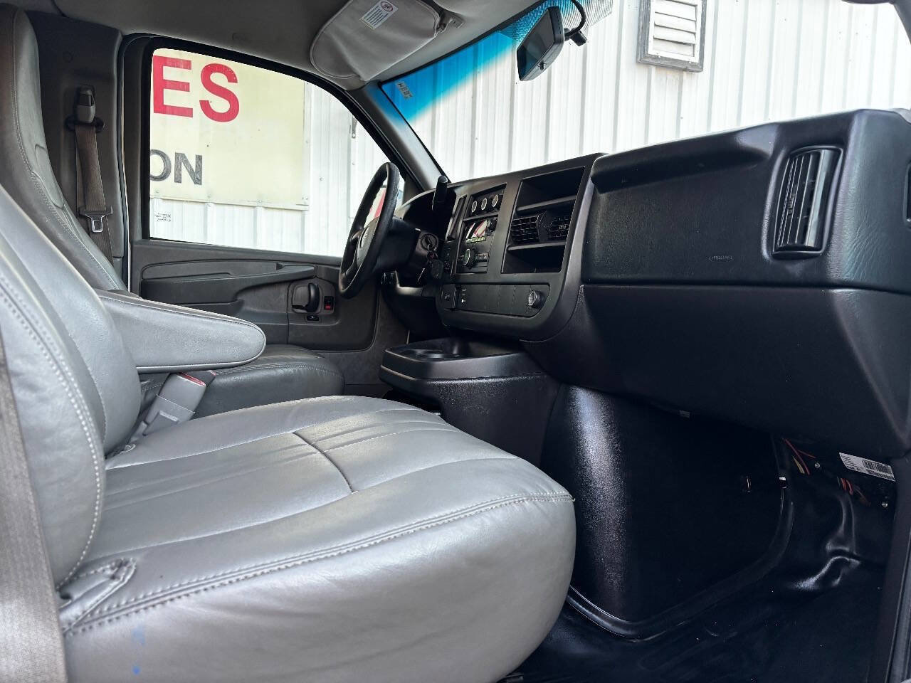 Used 2014 GMC Savana 3500 LS image 13