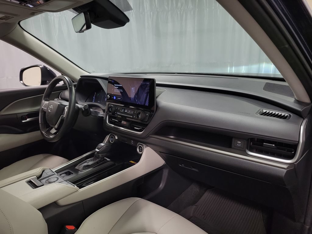 Used 2024 Toyota Grand Highlander AWD image 30