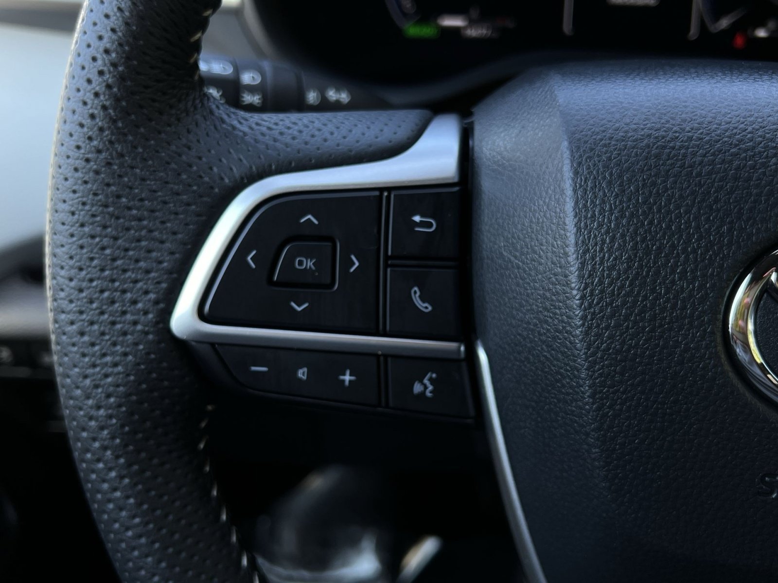 Used 2025 Toyota Sienna XSE w/ XSE Plus Package FWD image 25