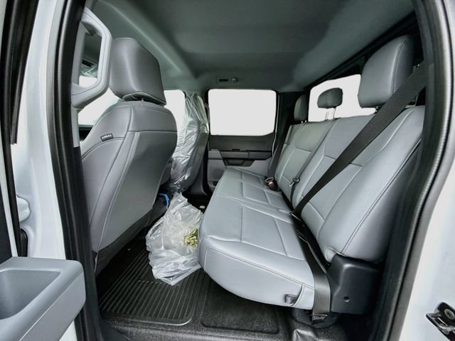 New 2026 Ford F550 4x4 Crew Cab image 17