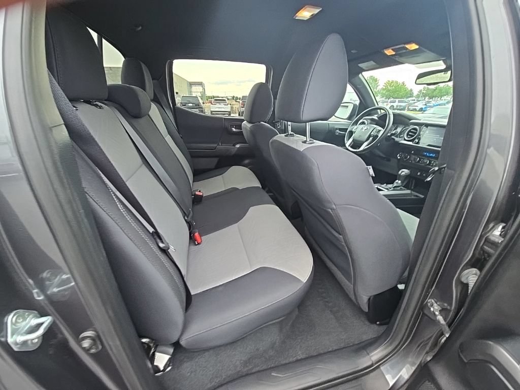Used 2021 Toyota Tacoma TRD Sport AWD/4WD image 31