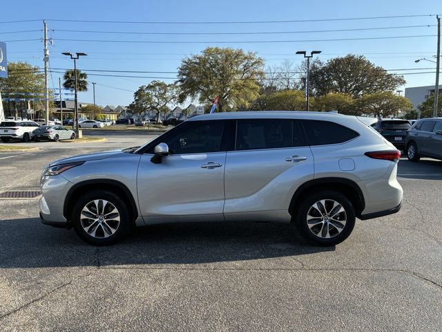 Used 2022 Toyota Highlander XLE image 7