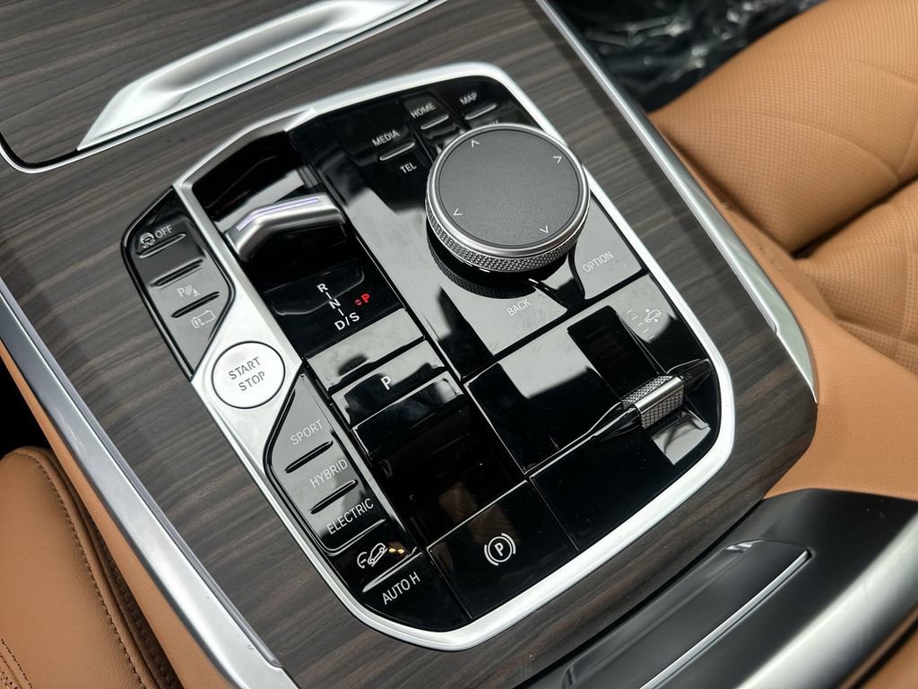 New 2026 BMW X5 xDrive50e w/ Climate Comfort Package image 18