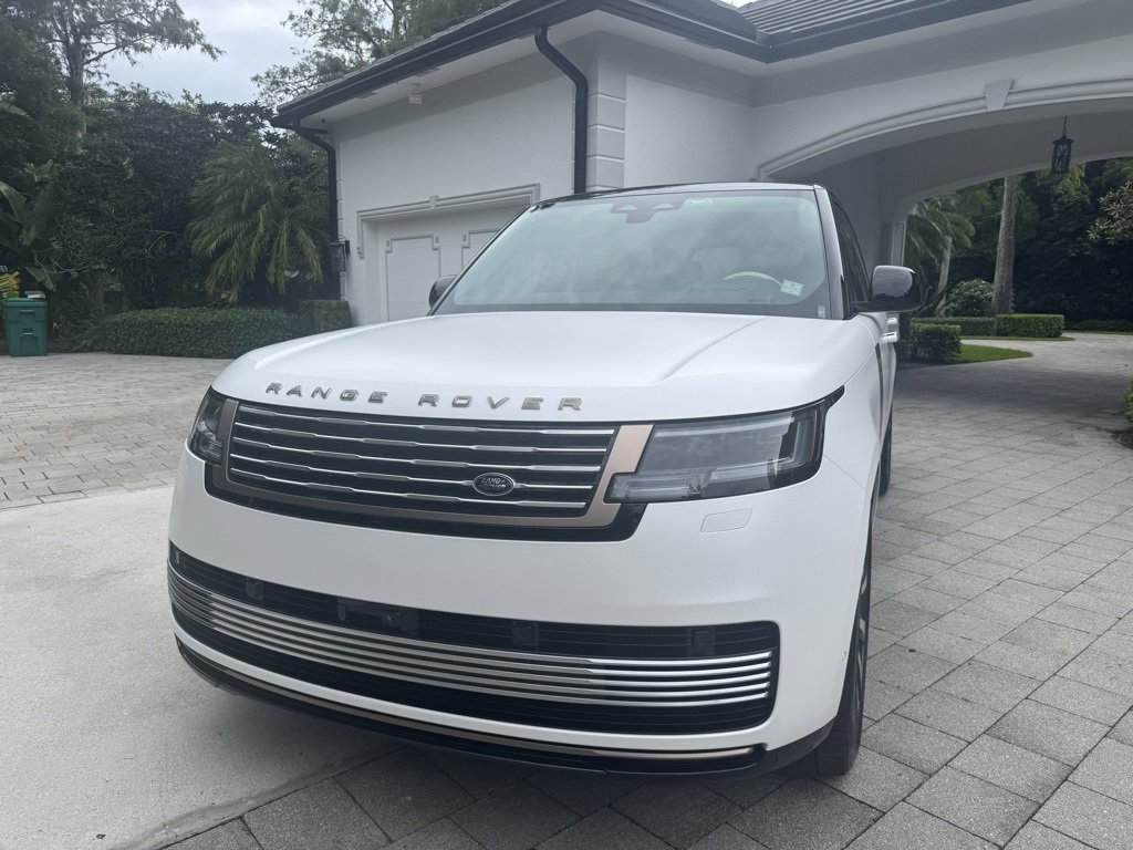 Used 2025 Land Rover Range Rover SV image 5