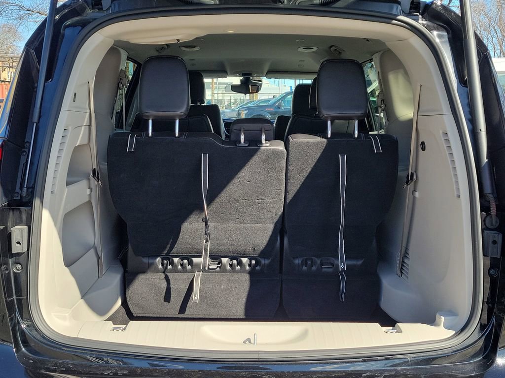 Certified 2024 Chrysler Pacifica Touring-L image 8