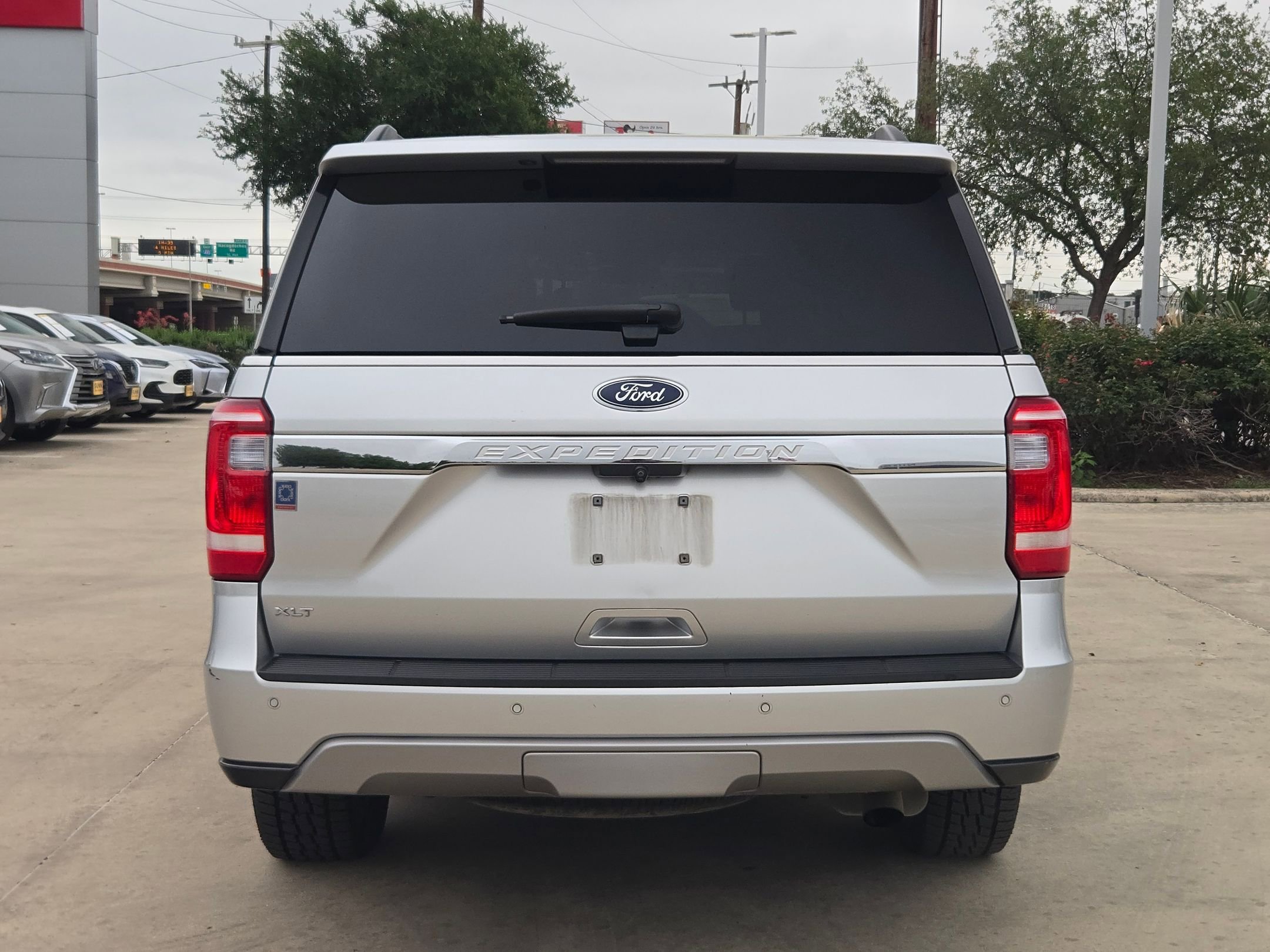 Used 2018 Ford Expedition XLT RWD image 4