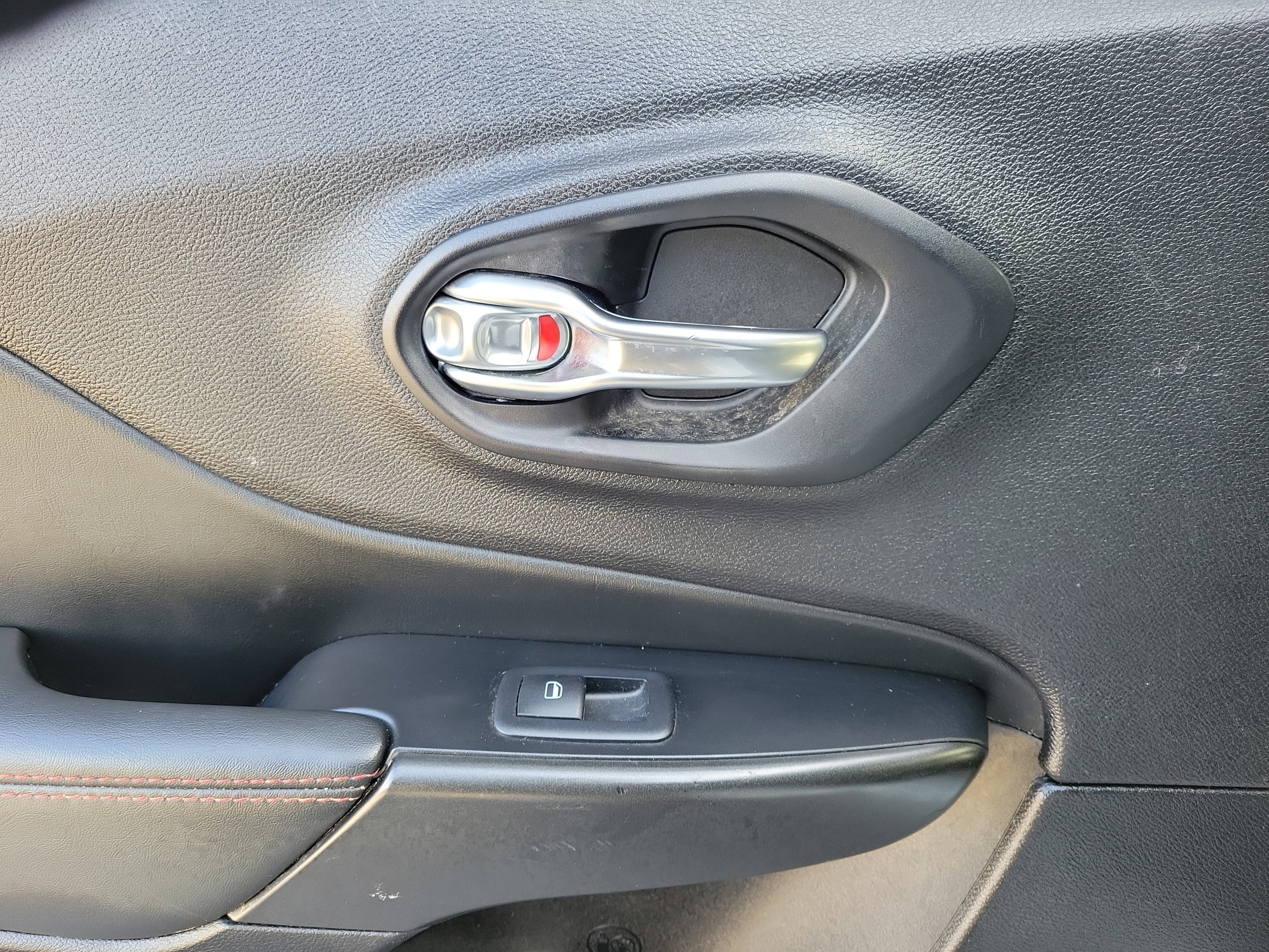 Used 2022 Jeep Cherokee Trailhawk w/ Sun, Sound & Nav Group image 12