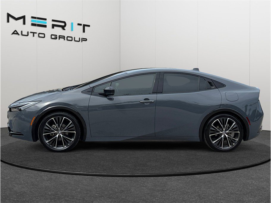 Used 2024 Toyota Prius XLE FWD image 5