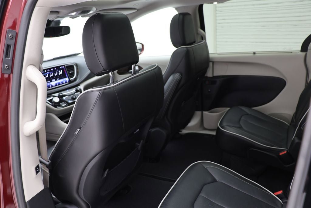 Used 2022 Chrysler Pacifica Limited AWD/4WD image 12