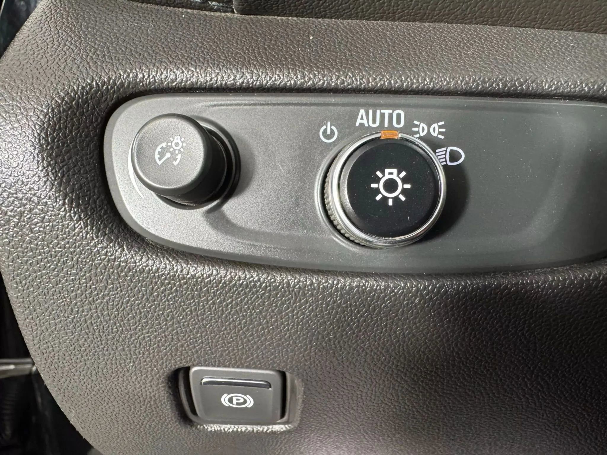 Used 2020 Chevrolet Blazer LT FWD image 18