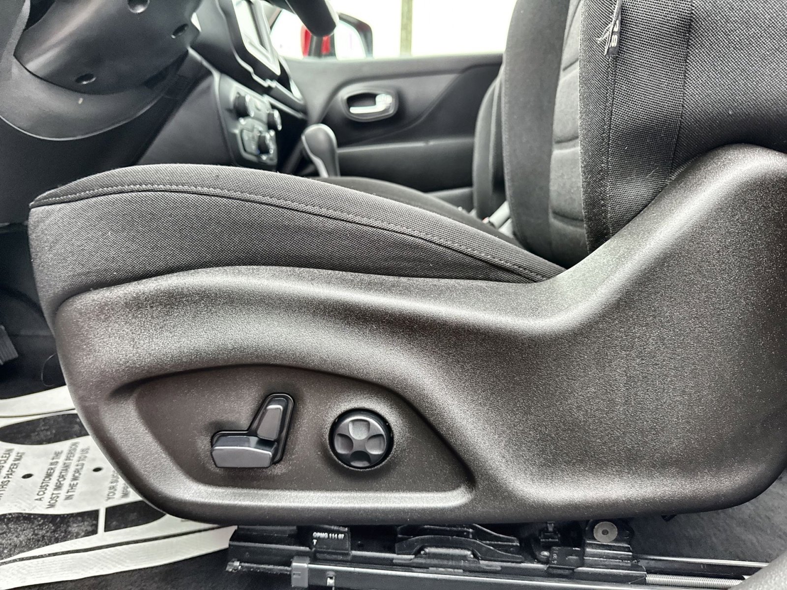 Used 2020 Jeep Renegade Latitude w/ Cold Weather Group image 14