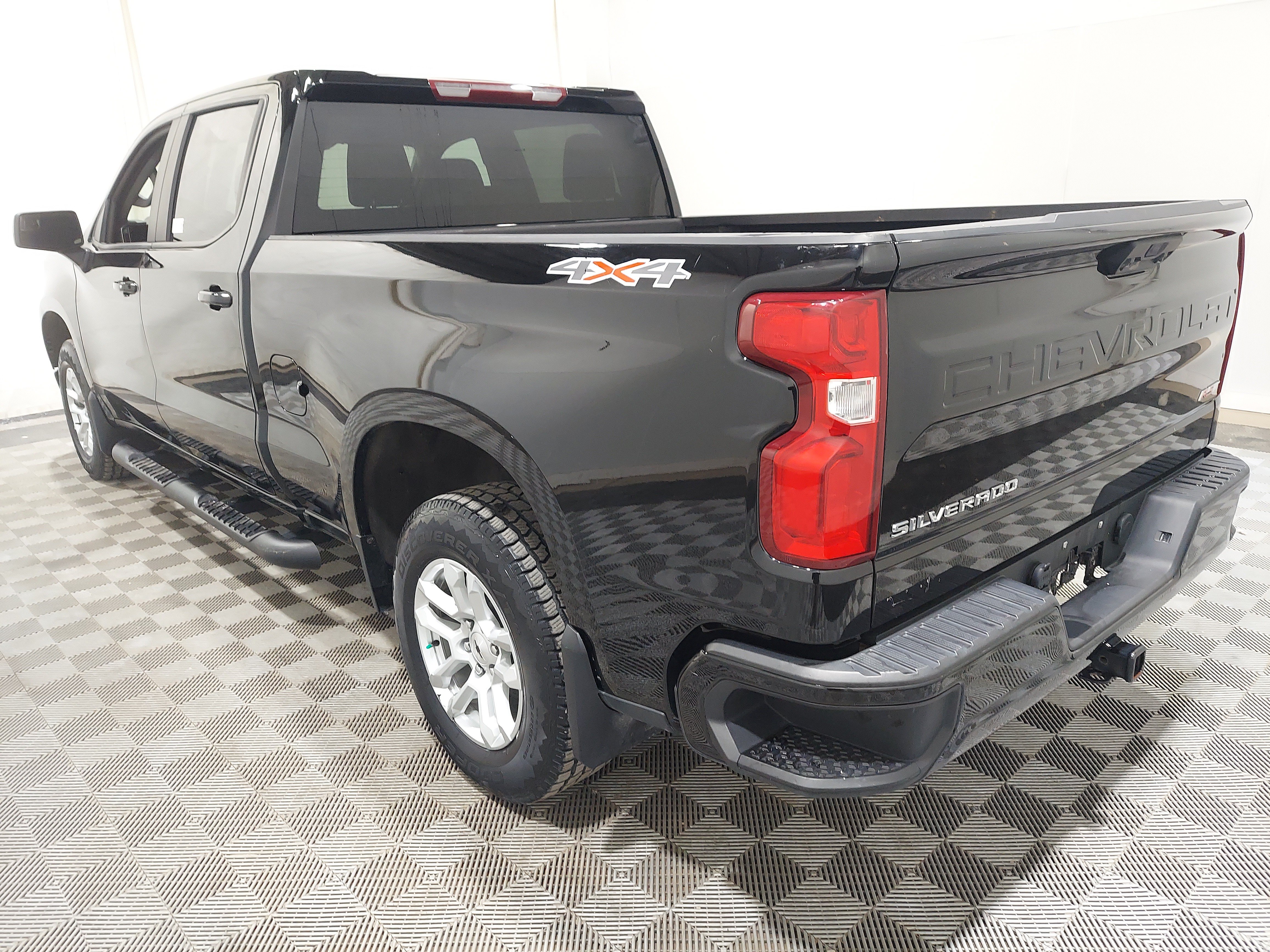 Used 2024 Chevrolet Silverado 1500 RST w/ Protection Package AWD/4WD image 2