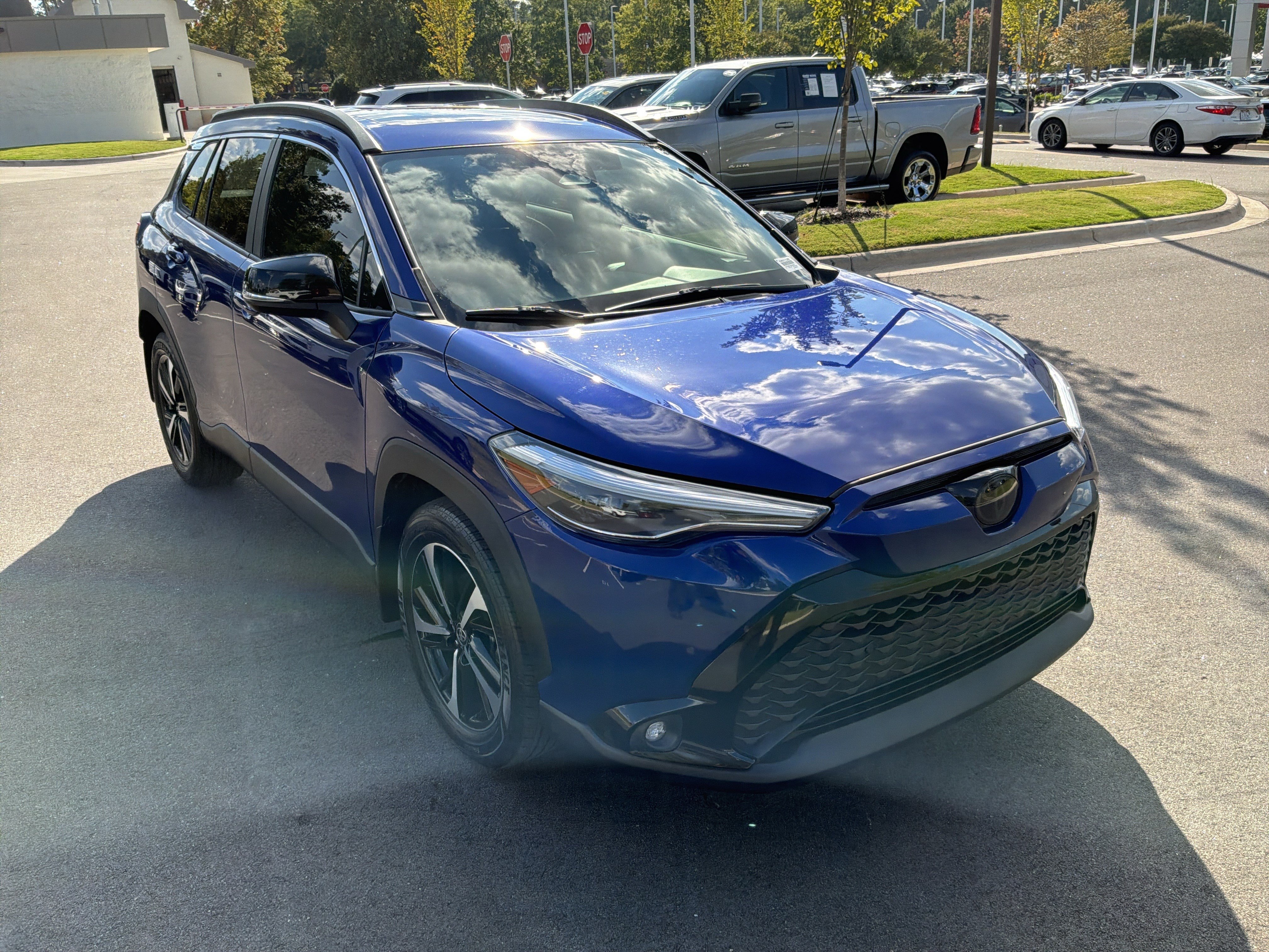 Used 2025 Toyota Corolla Cross AWD Hybrid w/ Convenience Package image 2