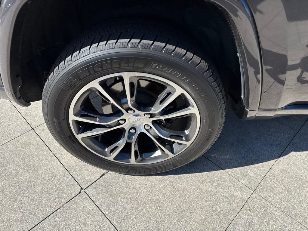 Used 2015 Jeep Grand Cherokee Overland AWD/4WD image 22