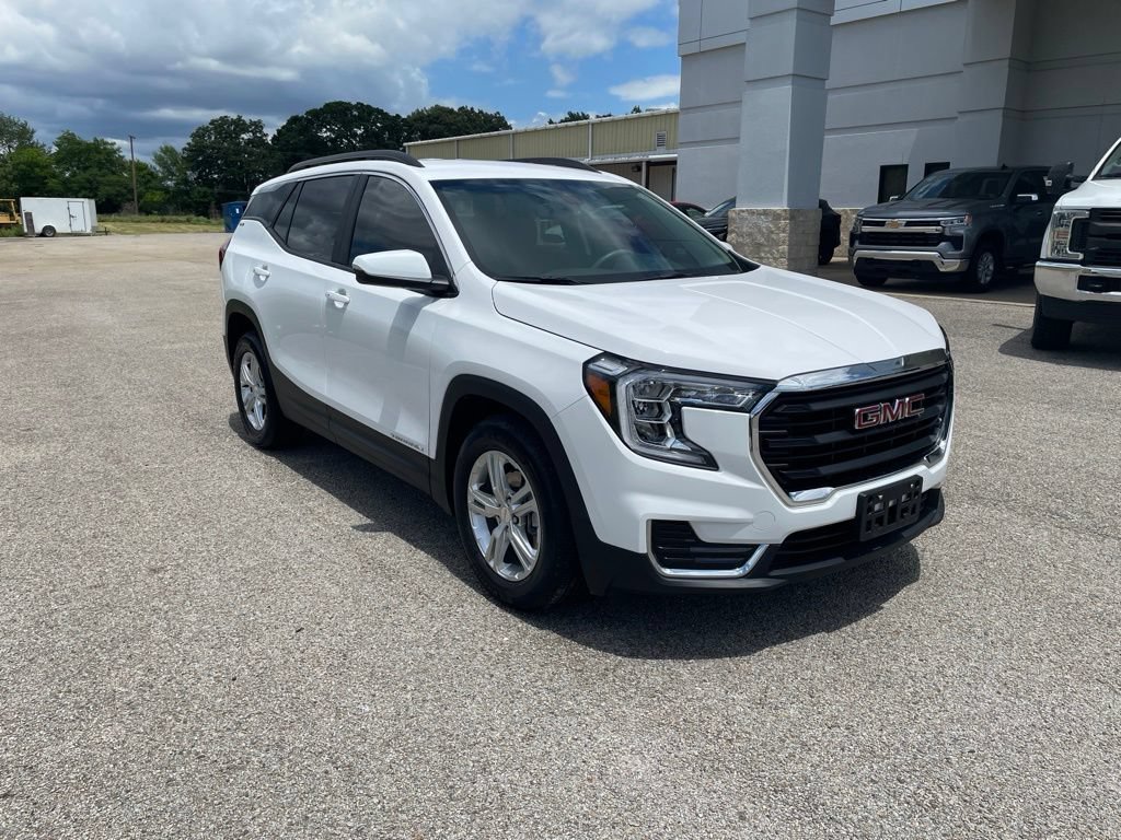 Used 2024 GMC Terrain SLE w/ Driver Convenience Package FWD image 7