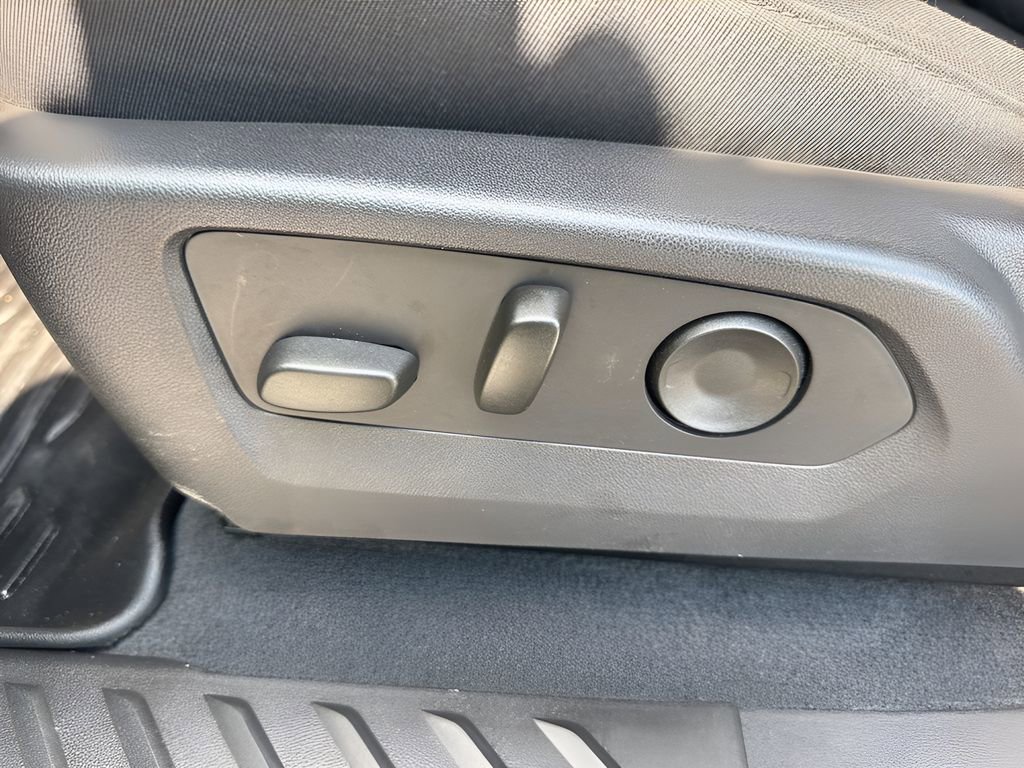 Used 2024 Chevrolet Colorado Trail Boss w/ Technology Package image 10