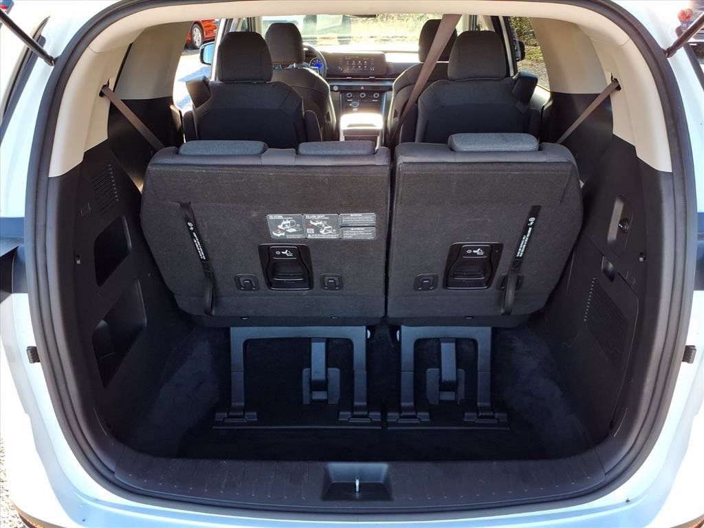 Used 2024 Kia Carnival LX image 25