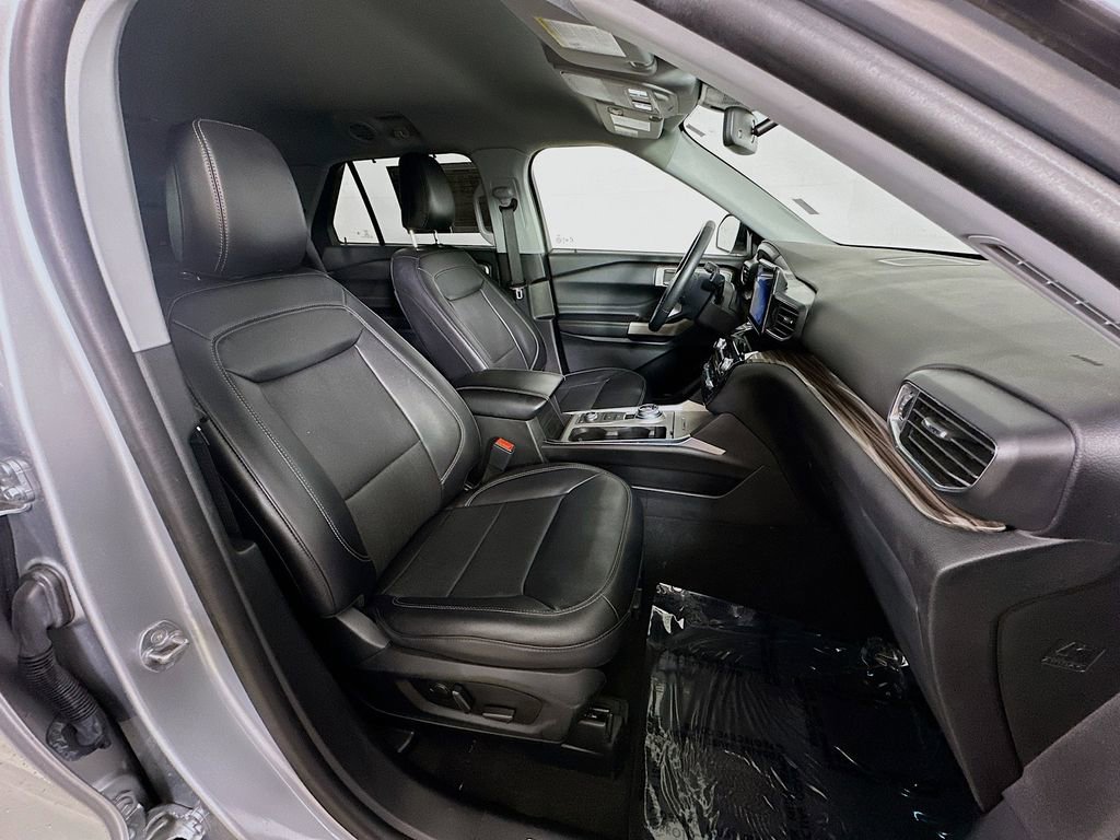 Used 2023 Ford Explorer Limited image 12