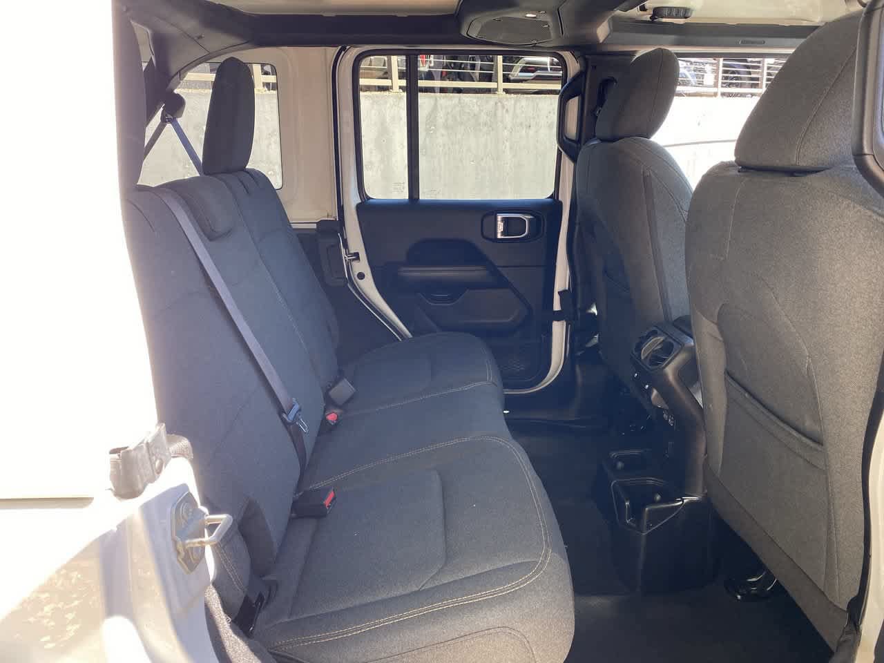 Used 2025 Jeep Wrangler Unlimited Sahara AWD/4WD image 17