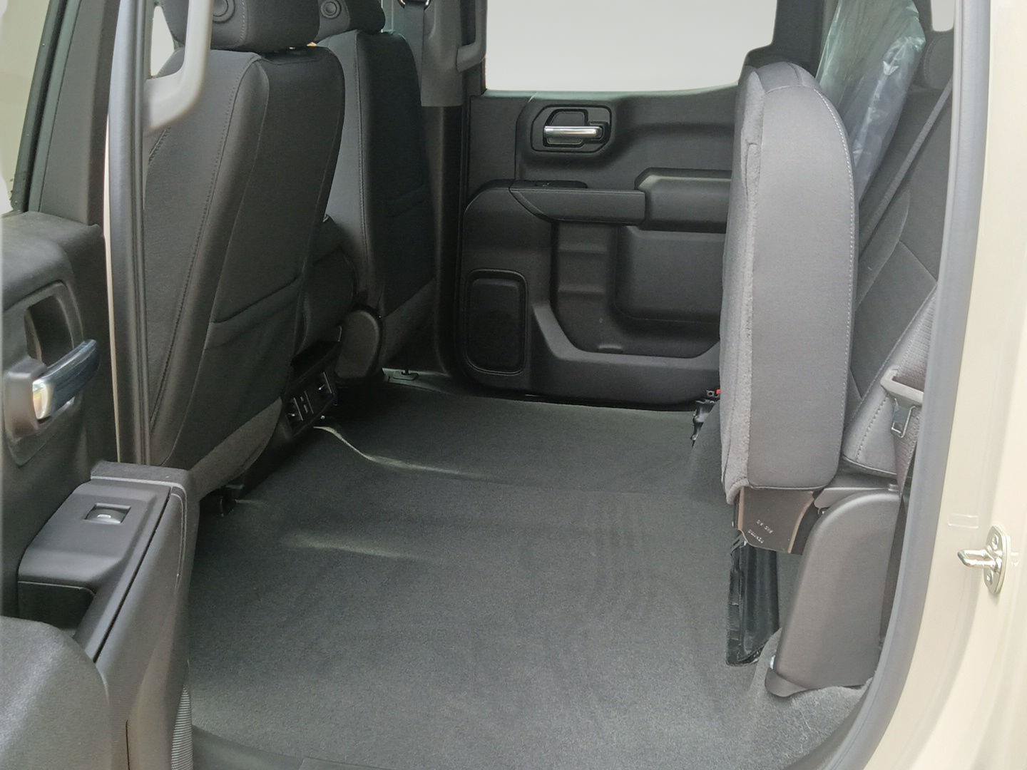 New 2026 Chevrolet Silverado 1500 Custom w/ LPO, Dark Essentials Package AWD/4WD image 19