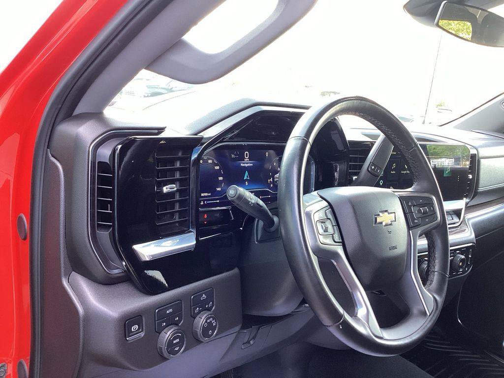 Used 2025 Chevrolet Silverado 1500 LT AWD/4WD image 9