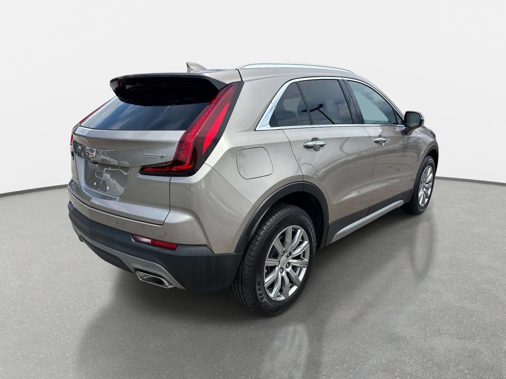 Used 2022 Cadillac XT4 Premium Luxury w/ Enhanced Visibility Package FWD image 4
