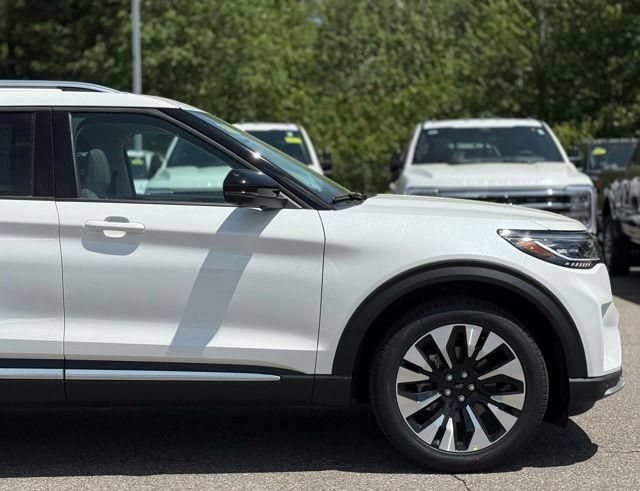 New 2026 Ford Explorer Platinum w/ LUX Leather Package AWD/4WD image 2