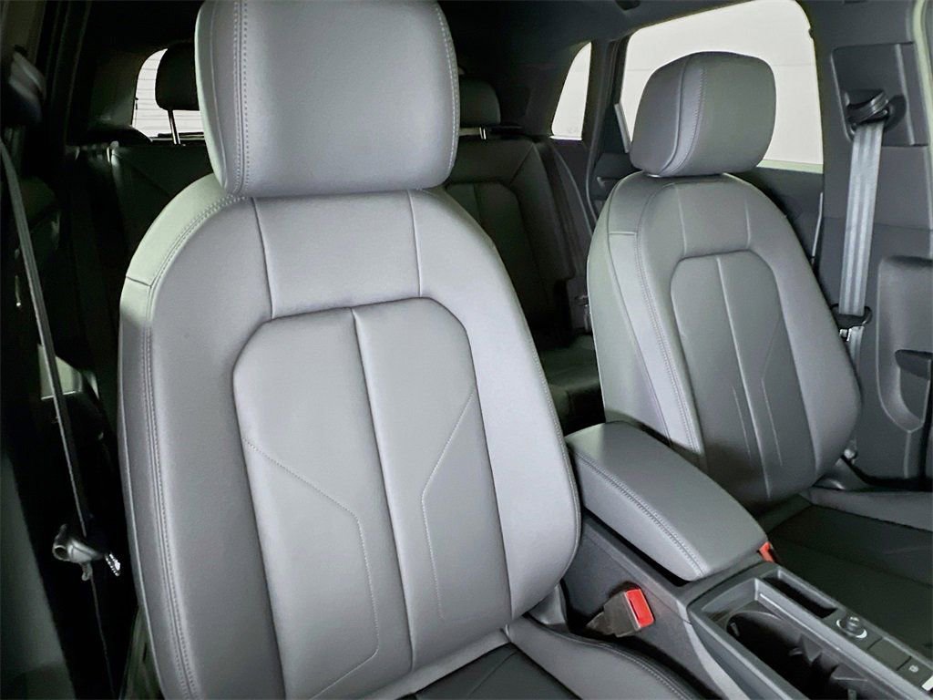 New 2025 Audi Q3 2.0T Premium image 27