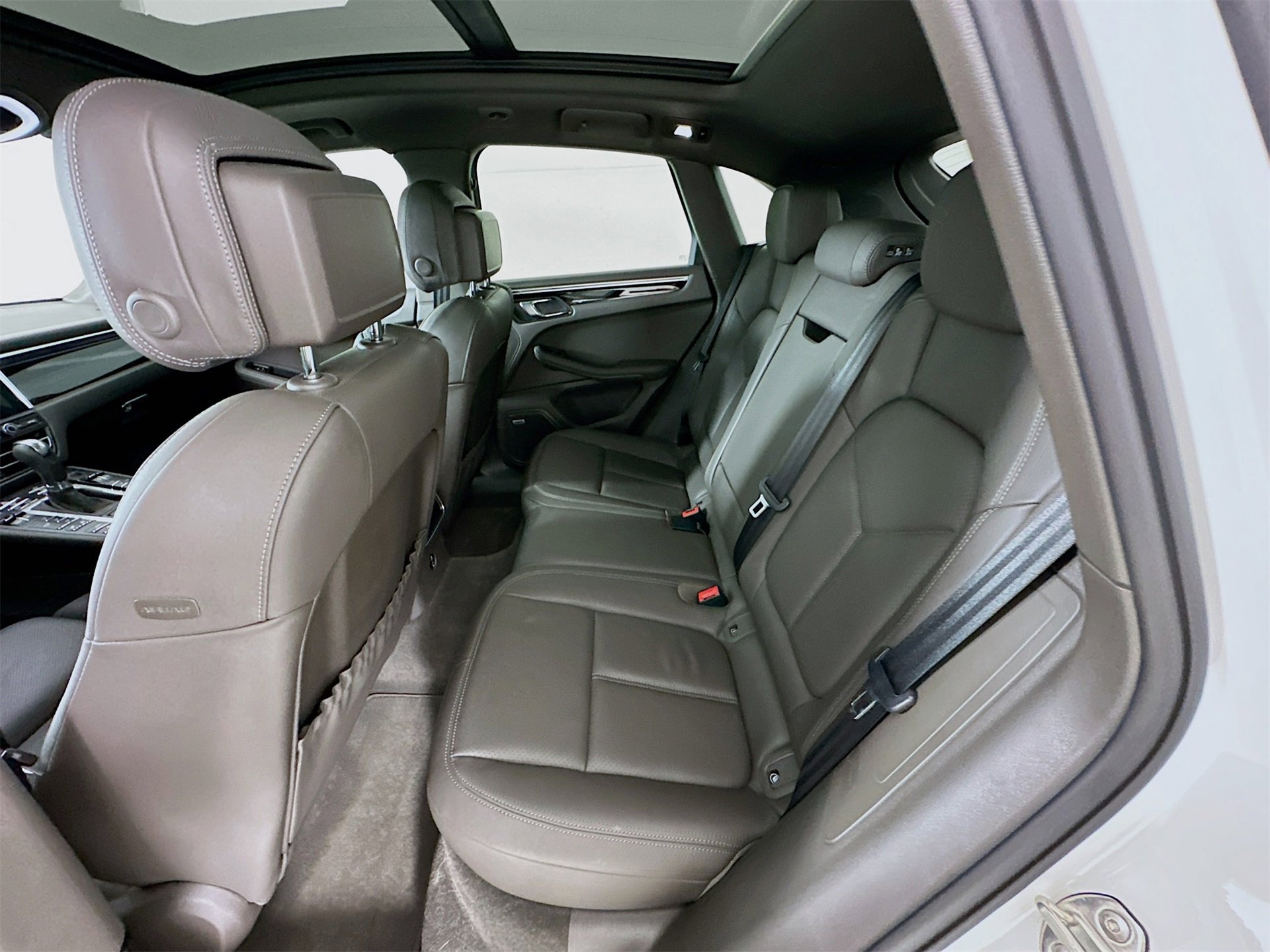 Used 2021 Porsche Macan image 27